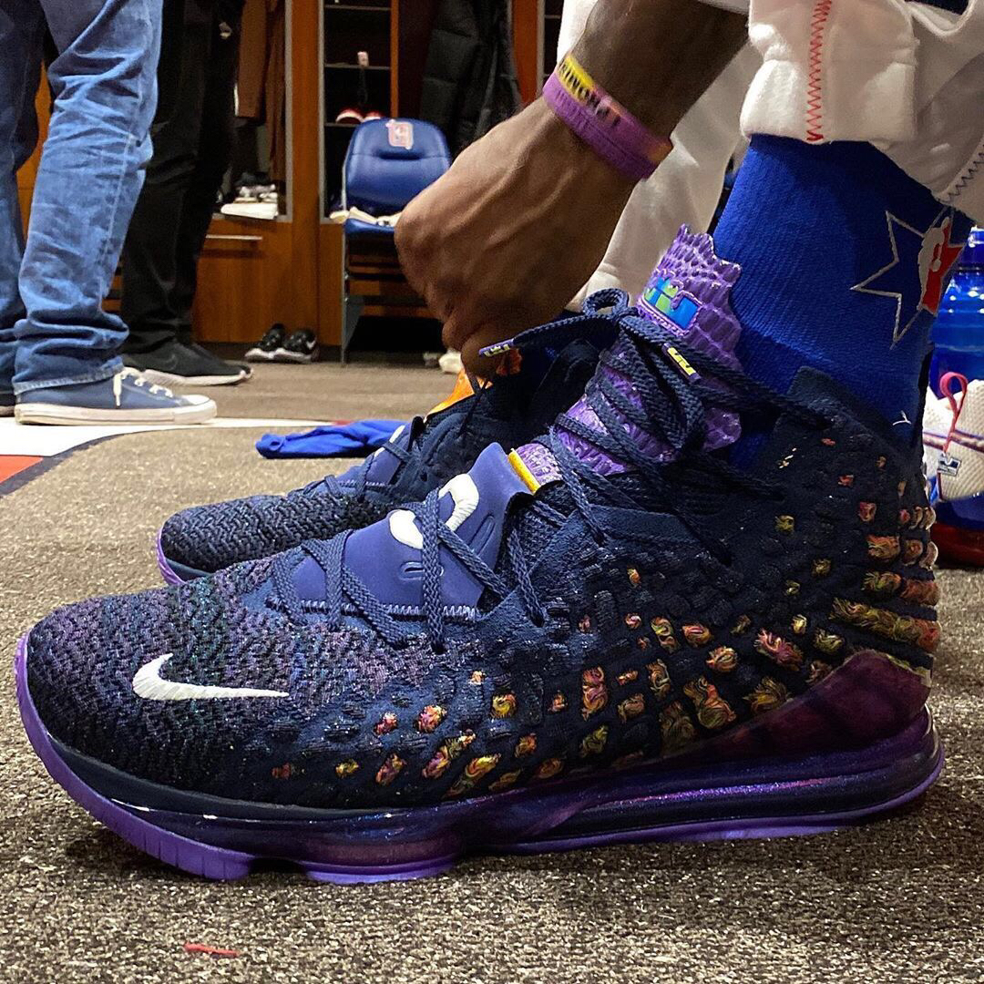 他的连续在 他的连续在