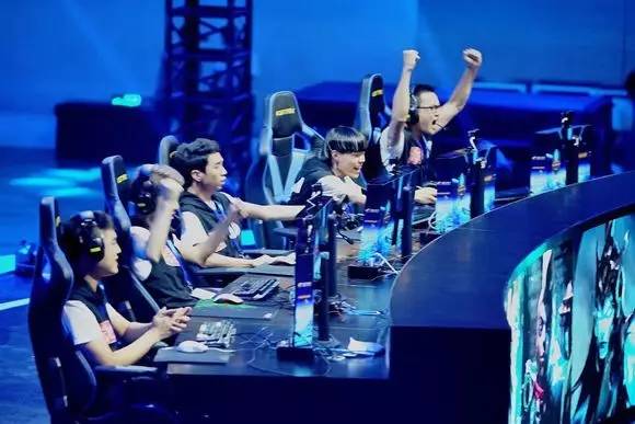 用短传和手 用短传和手